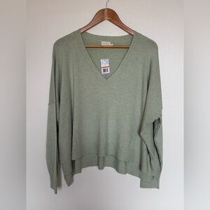 Dreamers by Debut Heather Green V Neck Lightweight Sweater S NWT